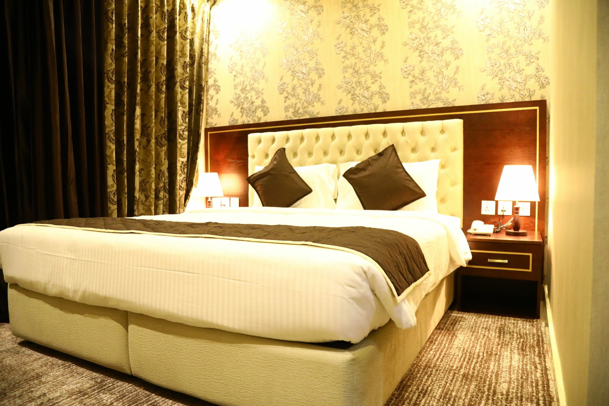 Voyage Hotel Дубай Екстериор снимка